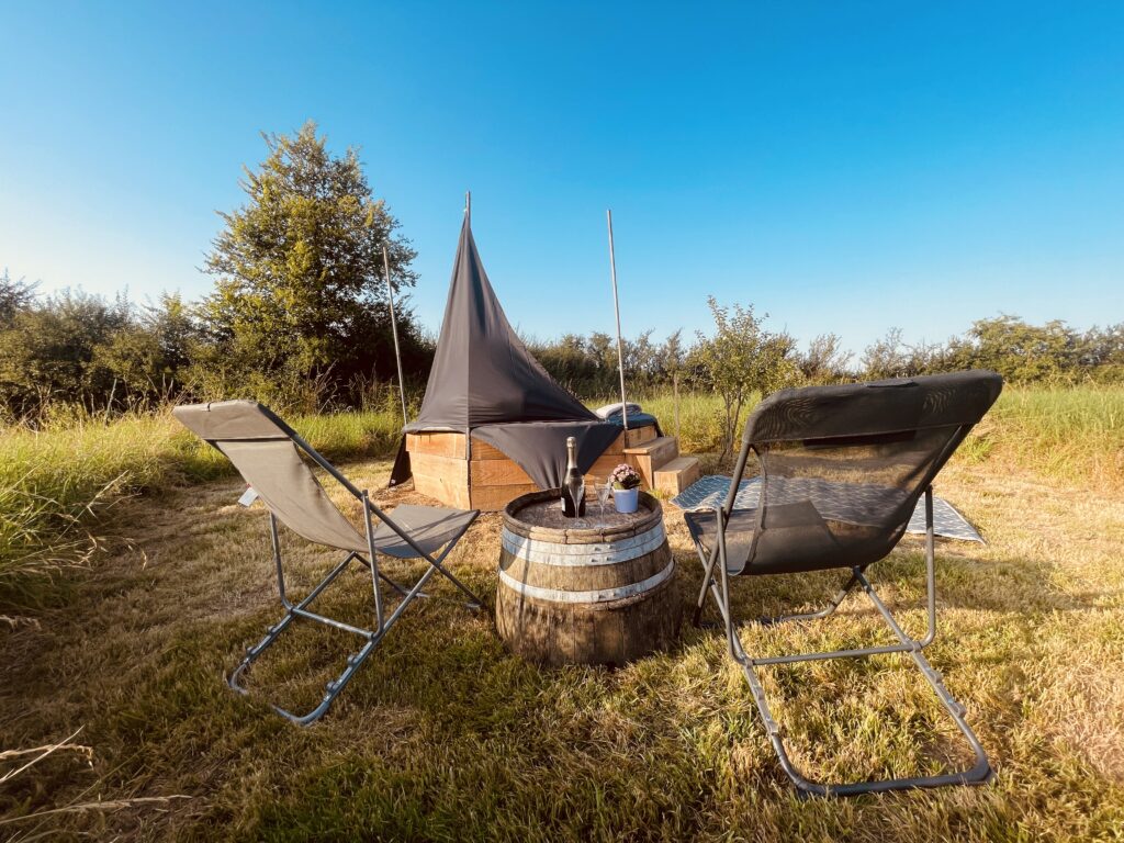 Trampoline transformé en lit 
Observer les étoiles filantes